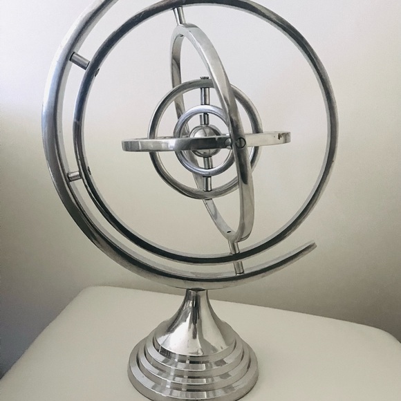 Metal orb spinning decor - Picture 3 of 6